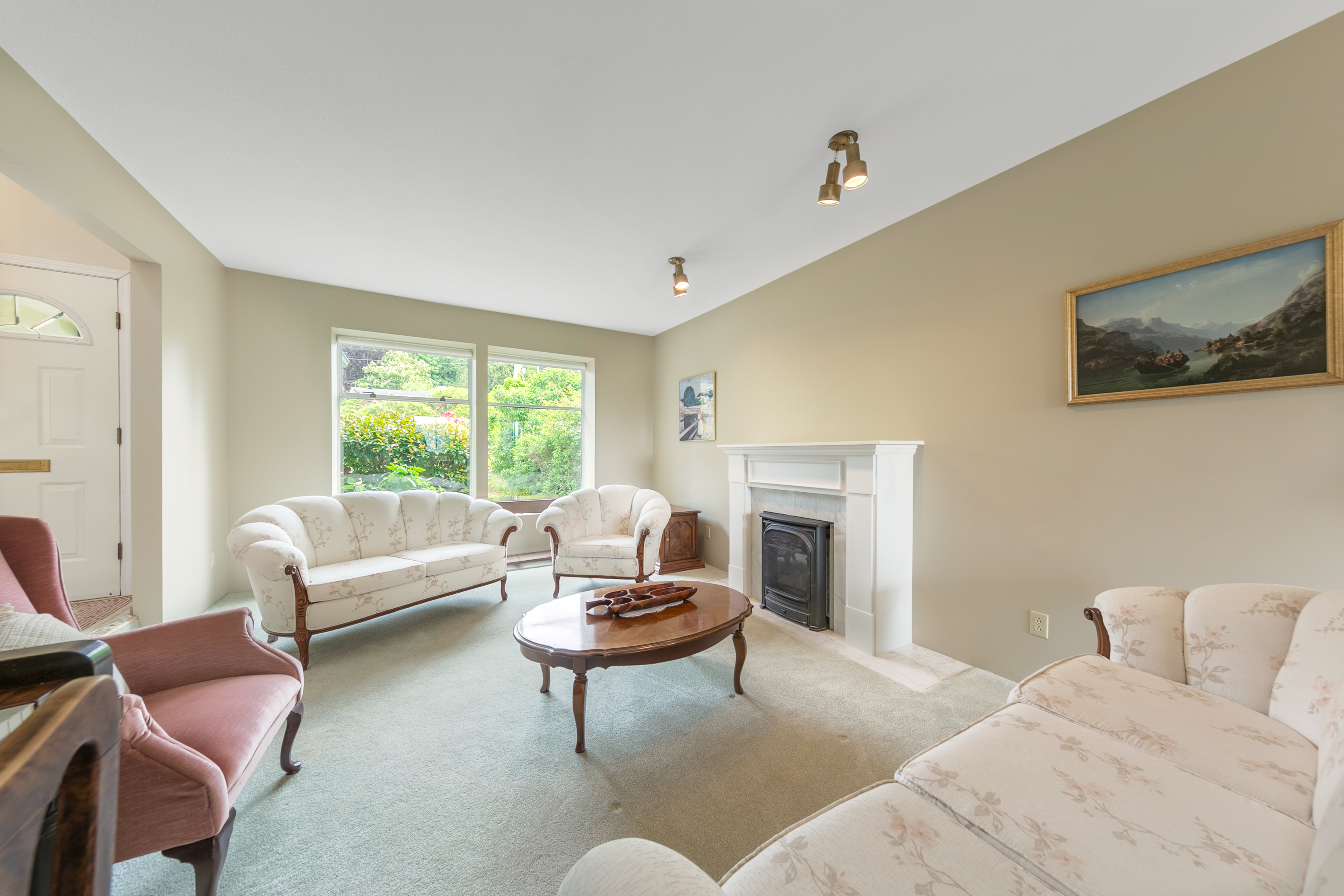 4467 Stonehaven Ave, North Vancouver, British Columbia  V7G 1X1 - Photo 4 - RP2674395529