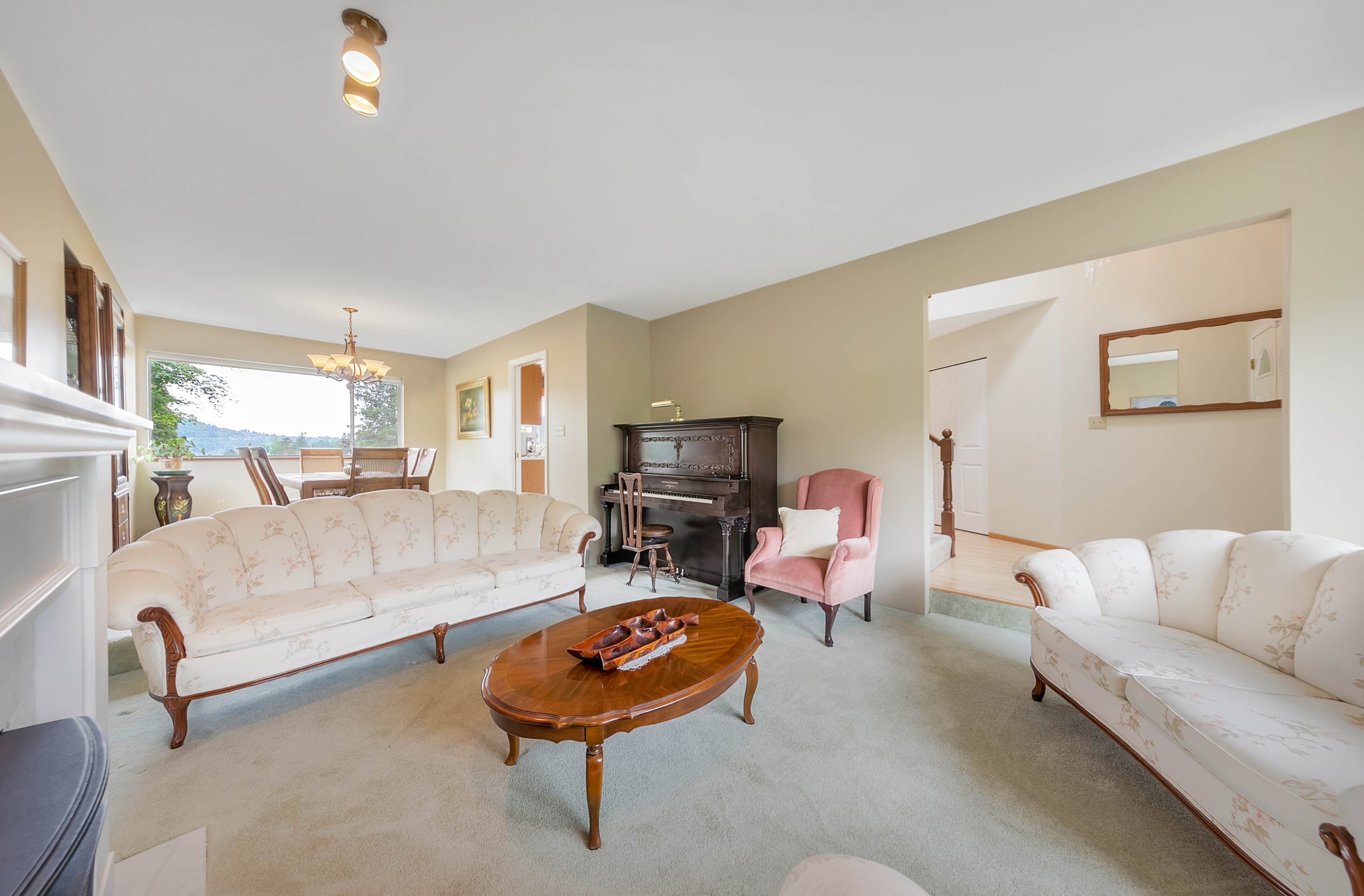 4467 Stonehaven Ave, North Vancouver, British Columbia  V7G 1X1 - Photo 5 - RP2674395529