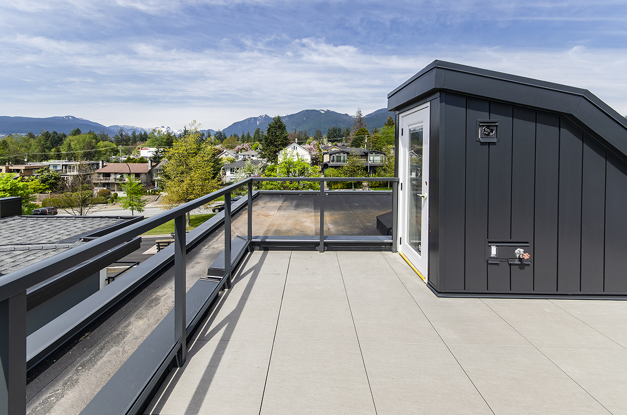 425 West Keith Road, North Vancouver, British Columbia  V7M 1M2 - Photo 2 - RP7071207112
