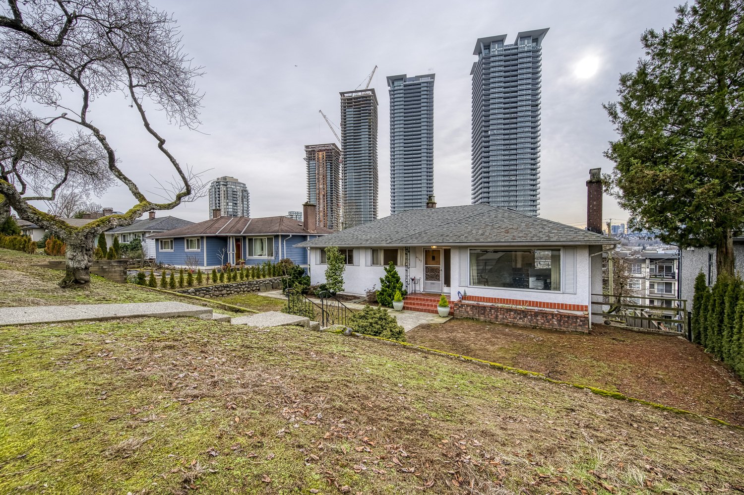 4742 Ridgelawn Drive, Burnaby, British Columbia  V5C 3Y2 - Photo 3 - RP279009060