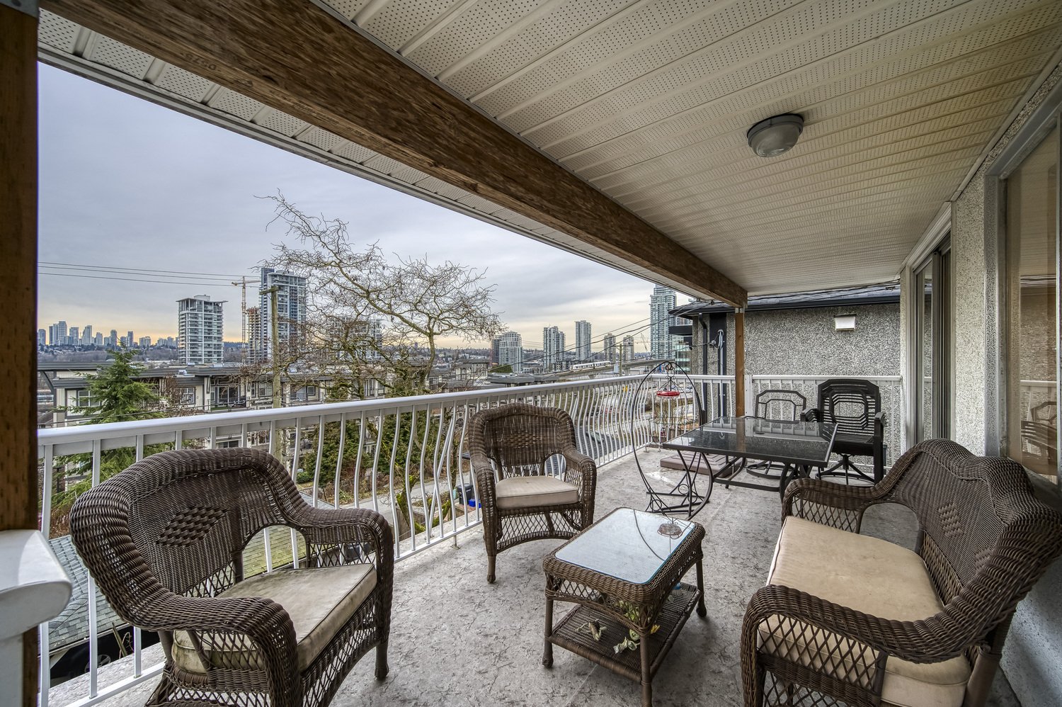4742 Ridgelawn Drive, Burnaby, British Columbia  V5C 3Y2 - Photo 4 - RP279009060