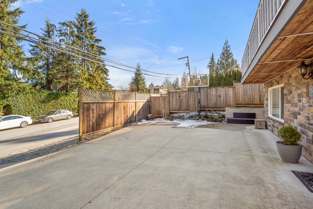 1147 Deep Cove Road, North Vancouver, British Columbia