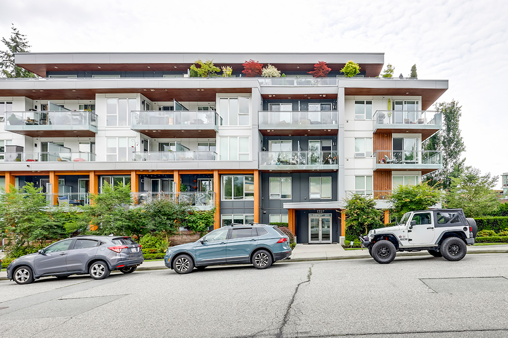 302-1327 Draycott Road, North Vancouver, British Columbia  V7J 1W1 - Photo 1 - RP2554705598