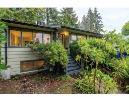 1390 Winton Ave, North Vancouver, British Columbia