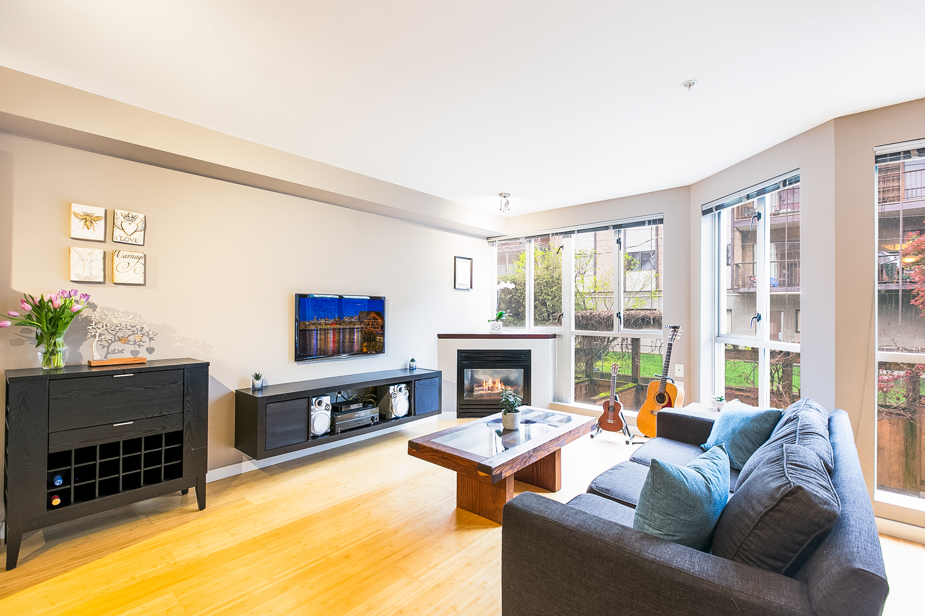 306-122 E 3rd Street, North Vancouver, British Columbia