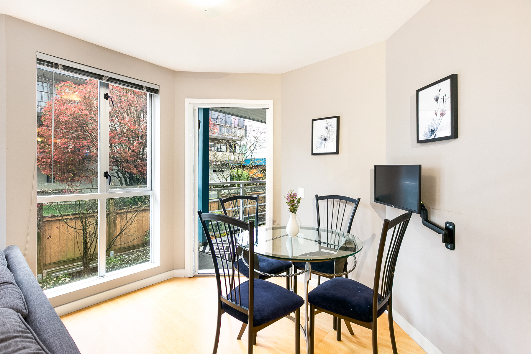 306-122 E 3rd Street, North Vancouver, British Columbia  V7L 1E6 - Photo 2 - RP7104484977