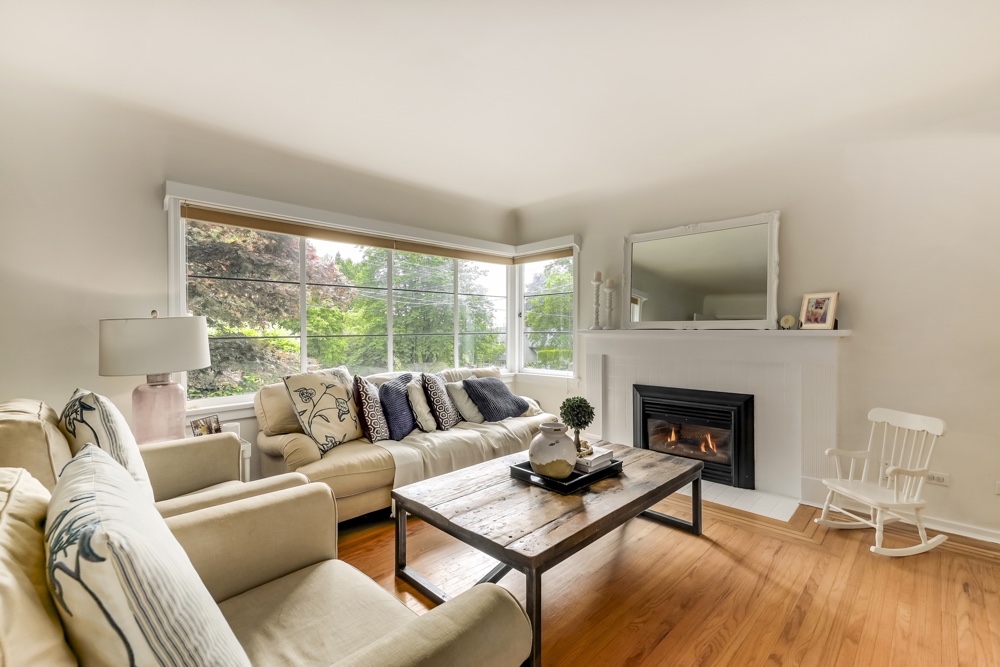 324 E Kings Road, North Vancouver, British Columbia  V7N 1H6 - Photo 2 - R2596955